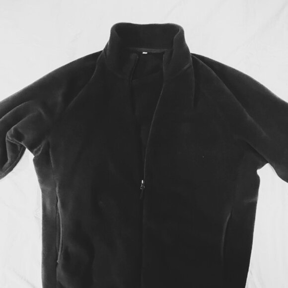 Black Uniqlo Zip up Fleece - Picture 3 of 3